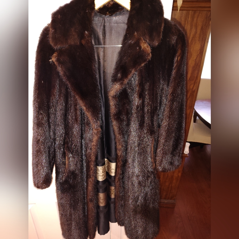 Elegant Brown Mink Fur Coat